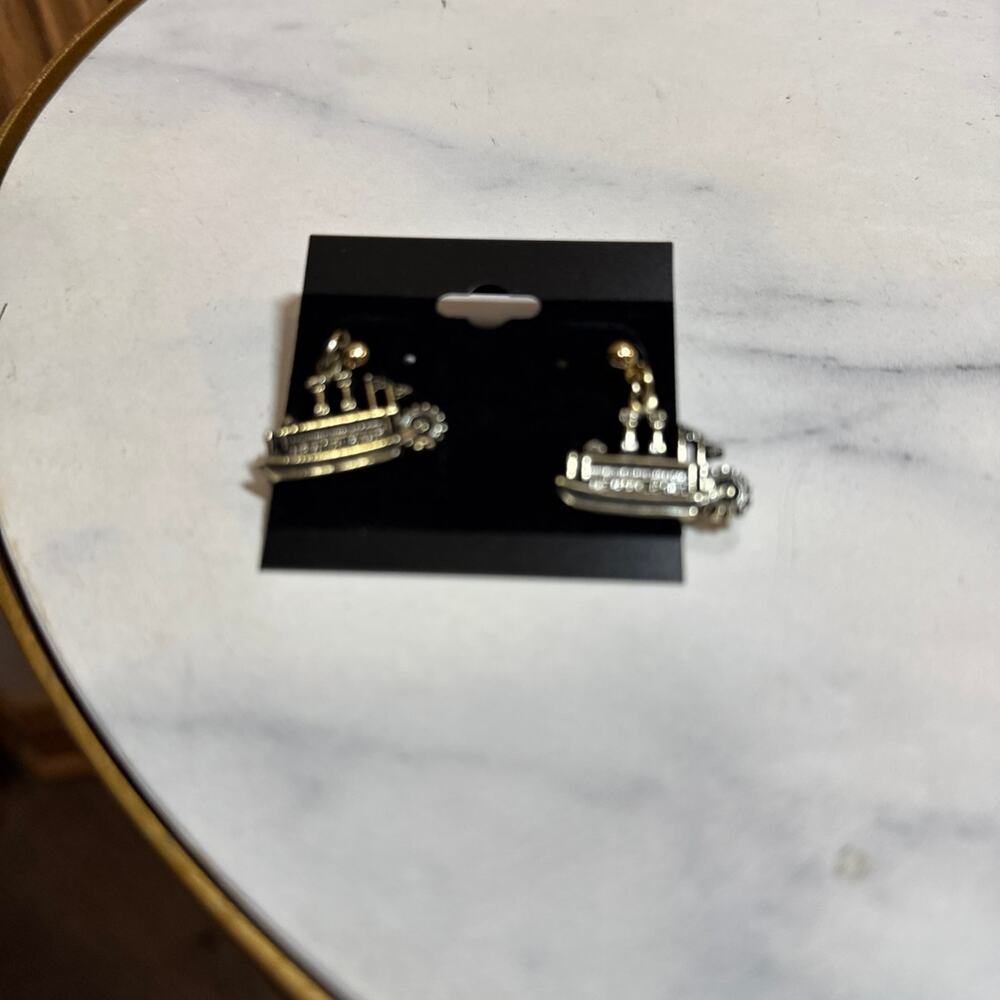 Vintage New Orleans Earrings ❤️ - Picture 8 of 8
